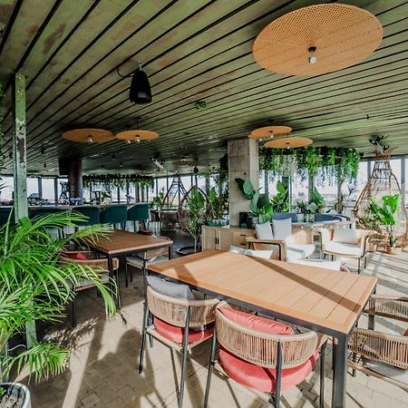 New Port - Premium Floating Aparthotel Krakow Bagian luar foto