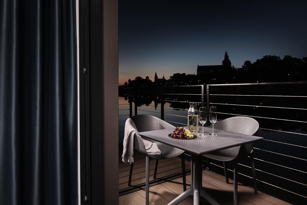 New Port - Premium Floating Aparthotel Krakow Bagian luar foto