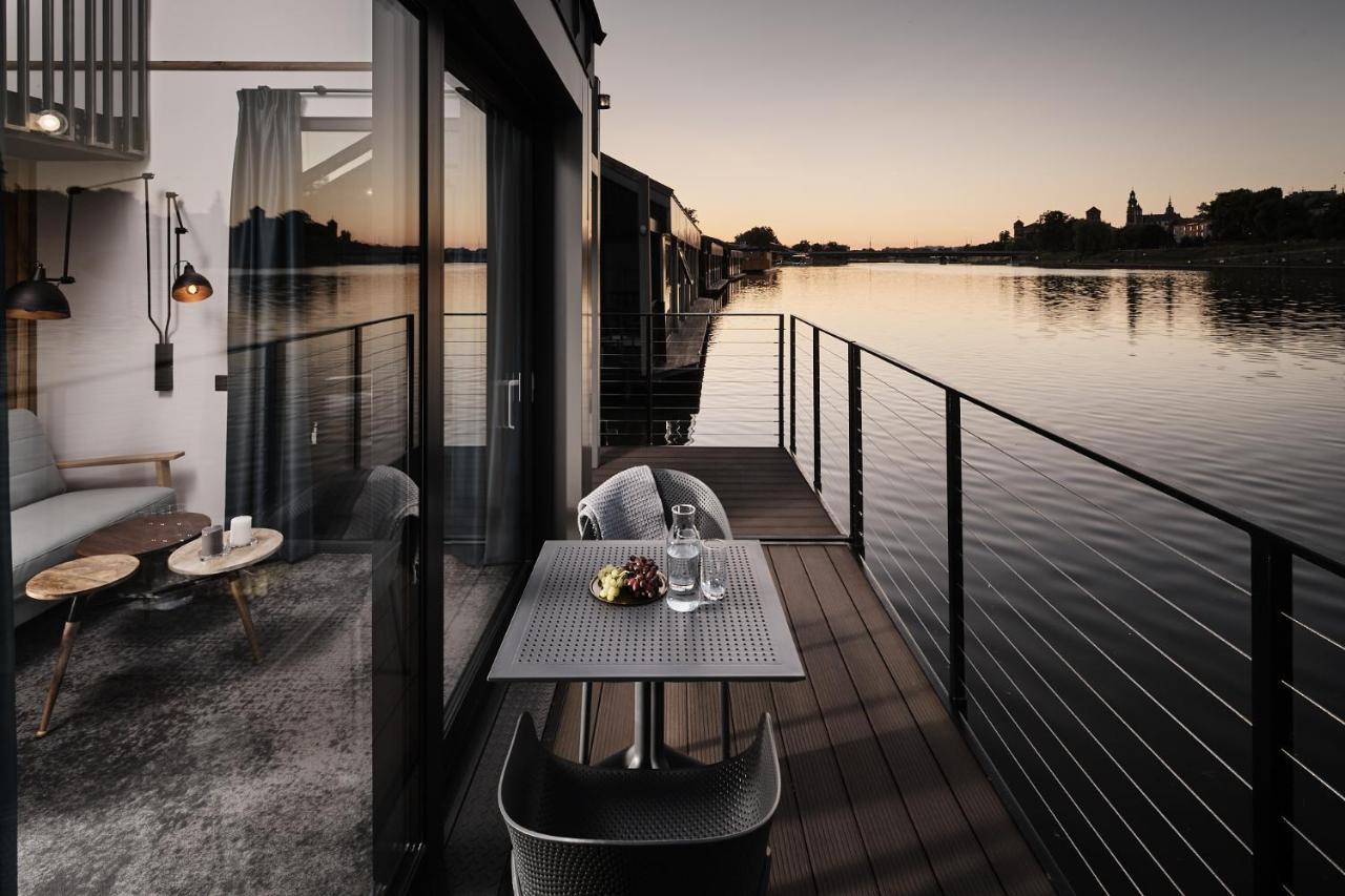 New Port - Premium Floating Aparthotel Krakow Bagian luar foto