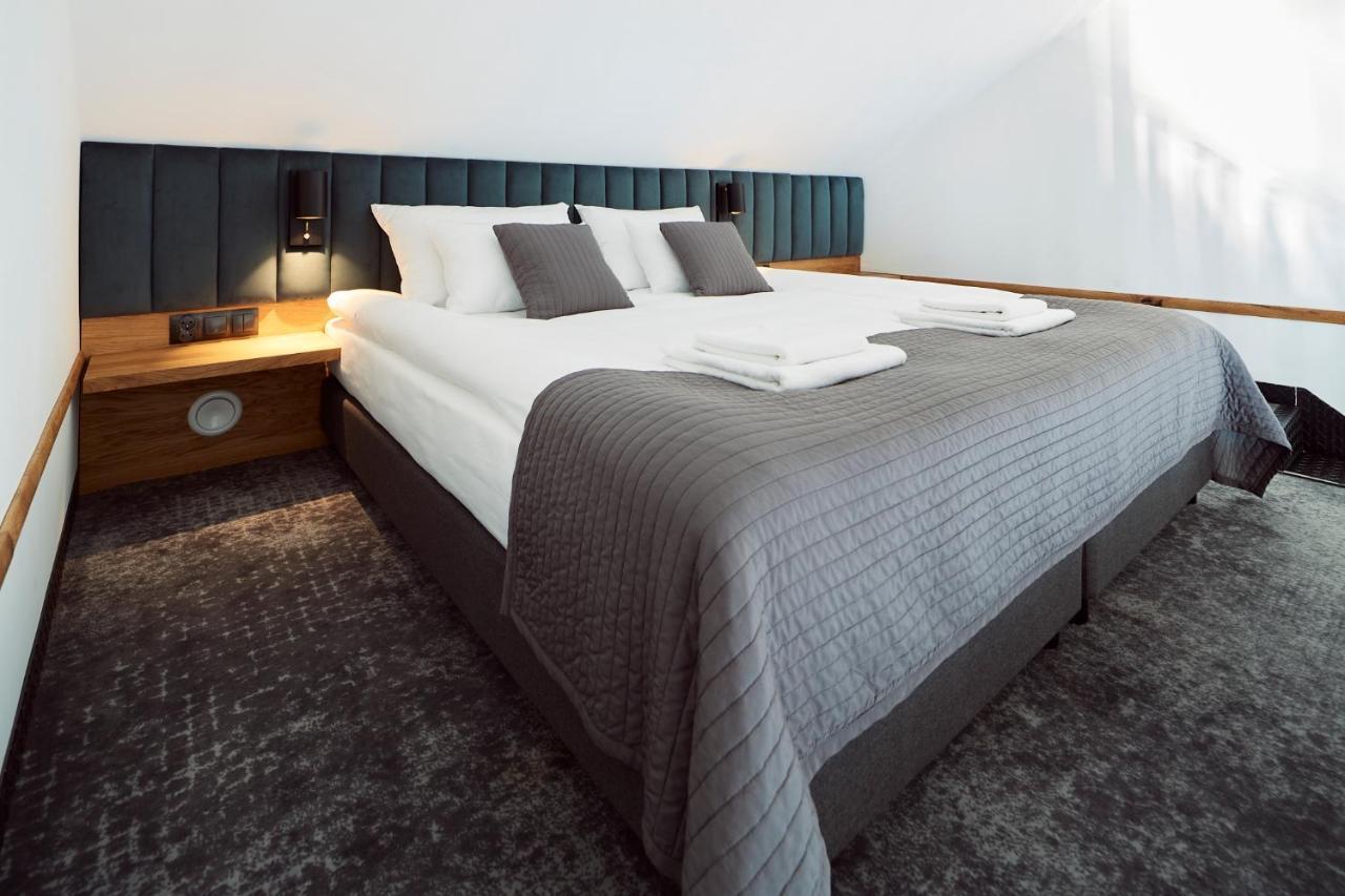 New Port - Premium Floating Aparthotel Krakow Bagian luar foto