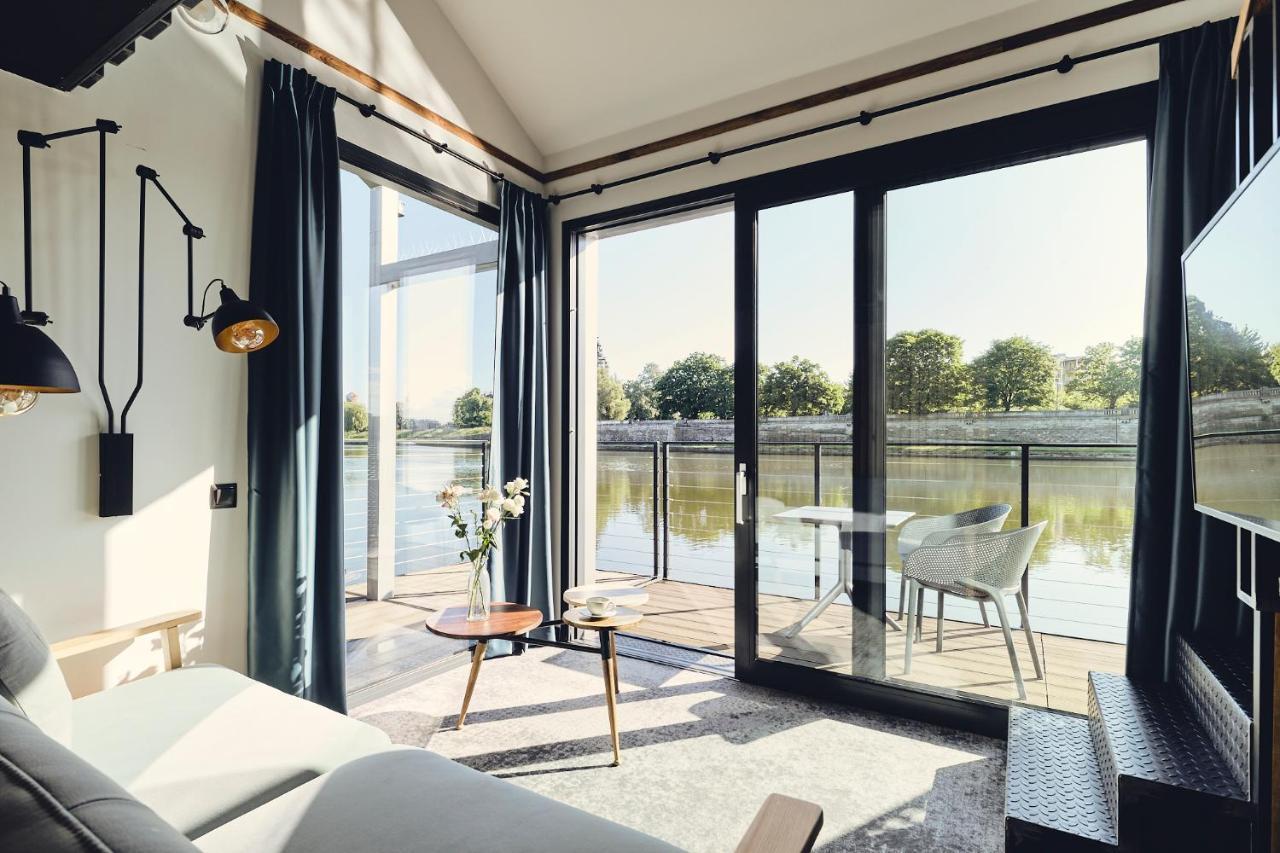 New Port - Premium Floating Aparthotel Krakow Bagian luar foto