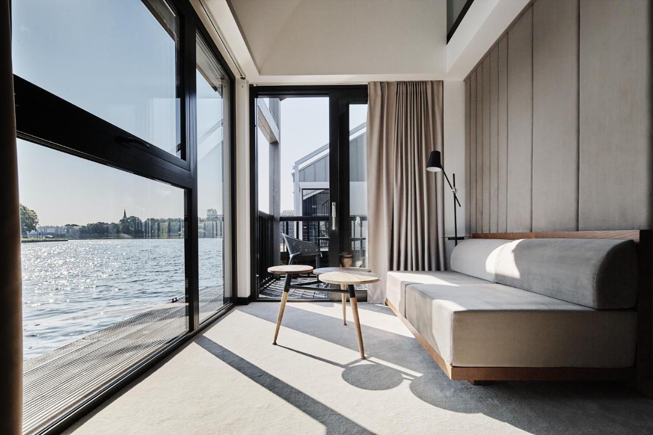 New Port - Premium Floating Aparthotel Krakow Bagian luar foto