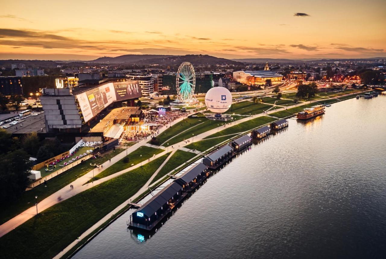 New Port - Premium Floating Aparthotel Krakow Bagian luar foto