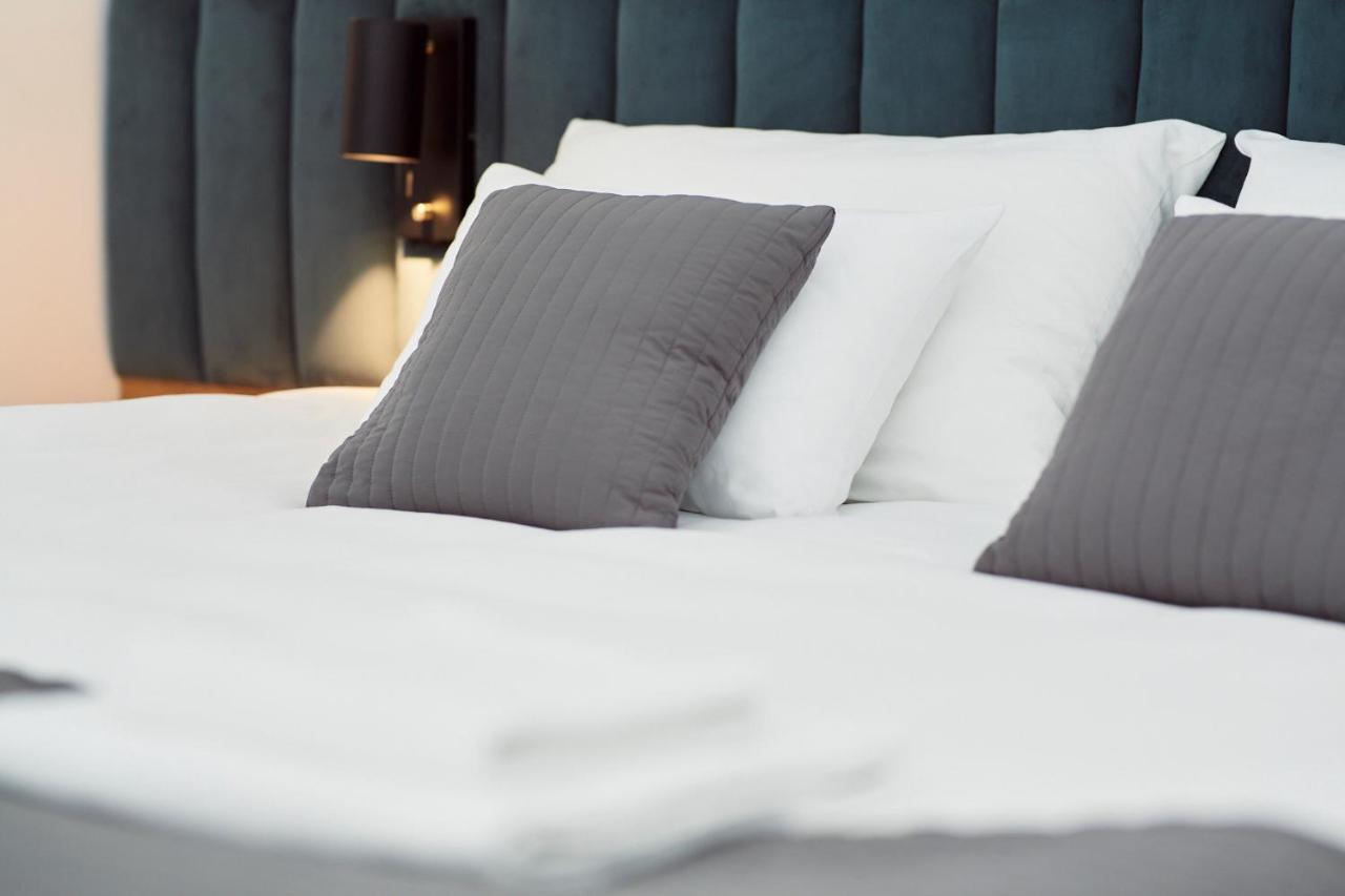 New Port - Premium Floating Aparthotel Krakow Bagian luar foto