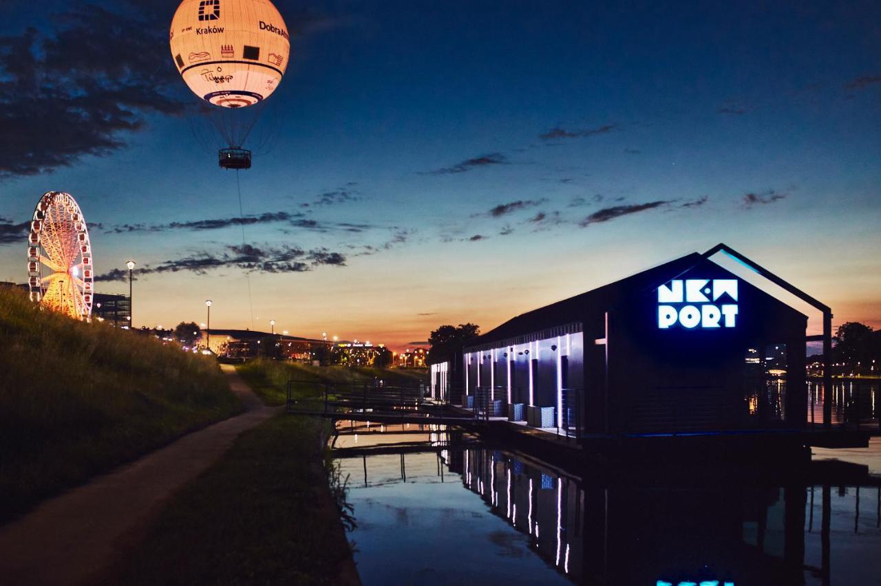 New Port - Premium Floating Aparthotel Krakow Bagian luar foto